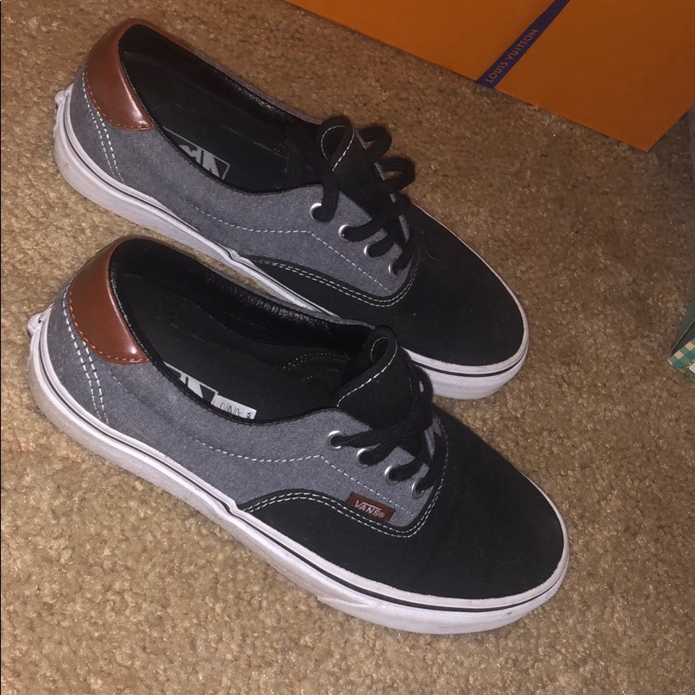 Vans - Picture 2 of 2